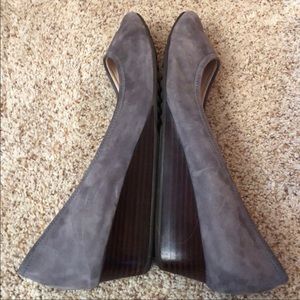 Cute Cole Haan suede shoes. Size 8.5.